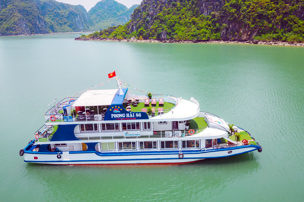 Tàu Deluxe trong tour du thuyền Hạ Long 1 ngày