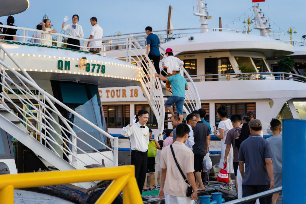 tour ăn tối trên du thuyền Hạ Long