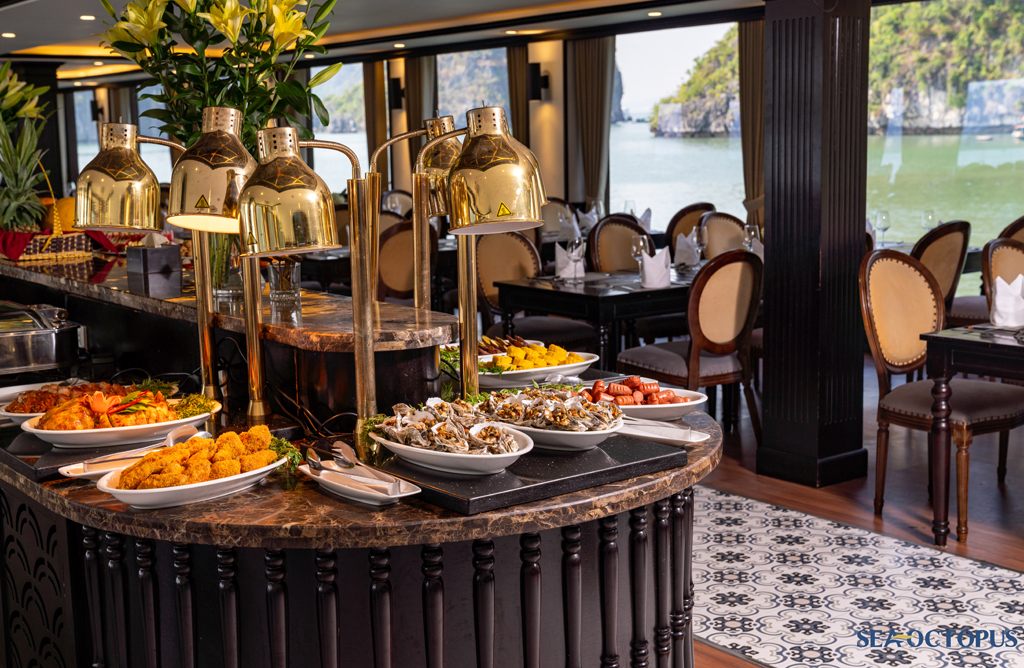 buffet tối trên du thuyền Hạ Long