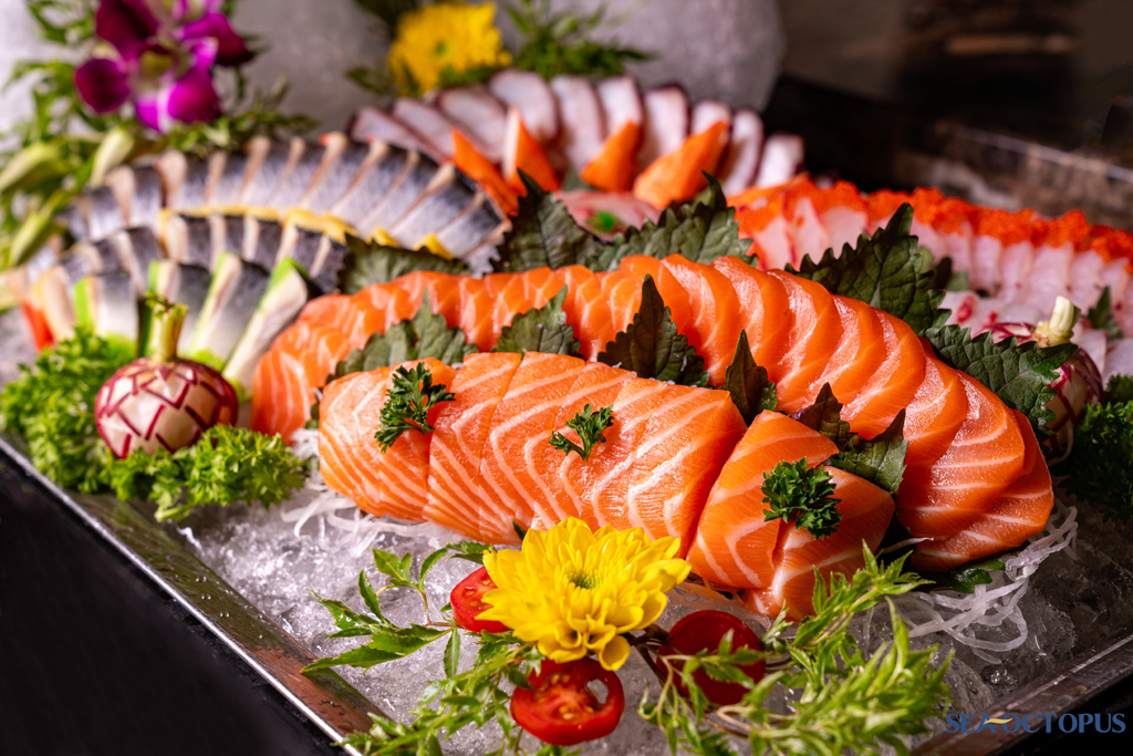 buffet tối trên du thuyền Hạ Long