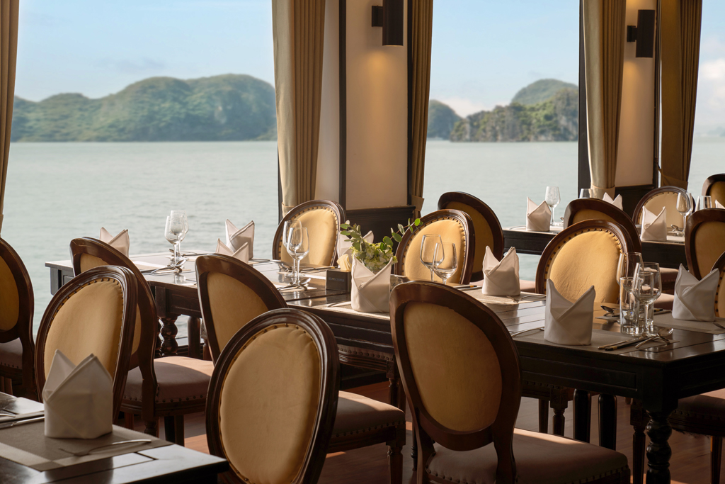 du thuyền ăn buffet tối trên vịnh Hạ Long du thuyền ăn buffet tối trên vịnh Hạ Long