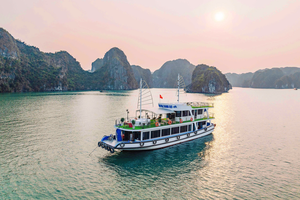 Tàu Lan Hạ Xanh - Vịnh Lan Hạ
