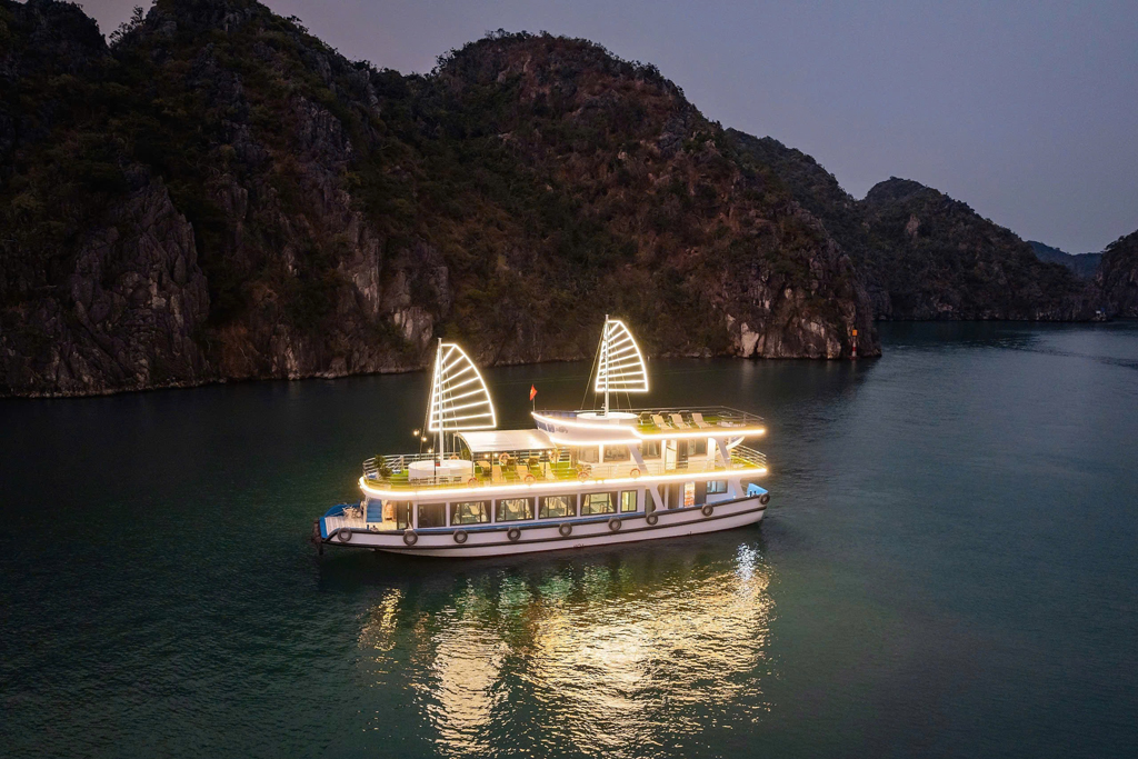 du thuyền Lan Hạ Xanh - Vịnh Lan Hạ