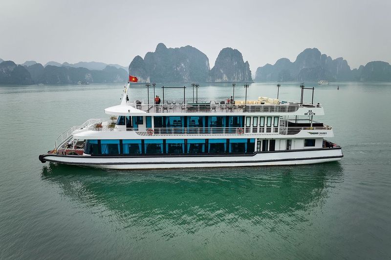 Du thuyền Vdream Hạ Long