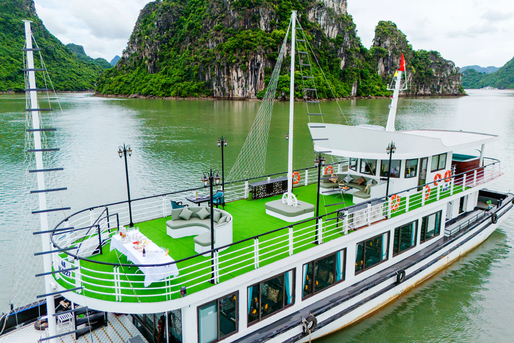 du thuyền 5 sao thăm vịnh hạ long 4 tiếng